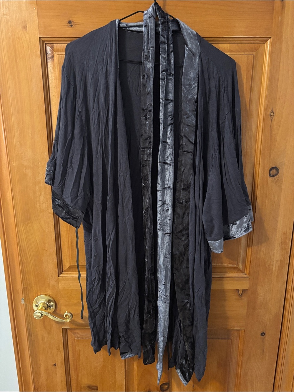 Women's Charcoal Gray Velvet-Trim Kimono Robe